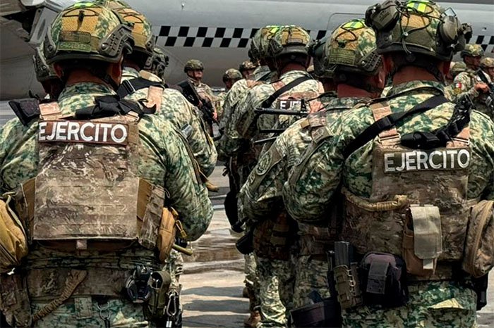 ejercito y guardia nacional confiscan armamento en huetamo