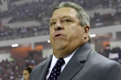 el piojo herrera enfrenta criticas por la no clasificacion de