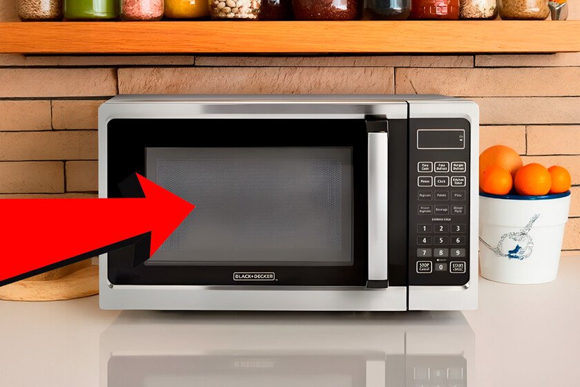 El secreto oculto en la puerta del microondas y su importancia en el electrodoméstico