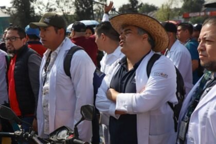 empleados de la secretaria de salud del edomex realizan protesta