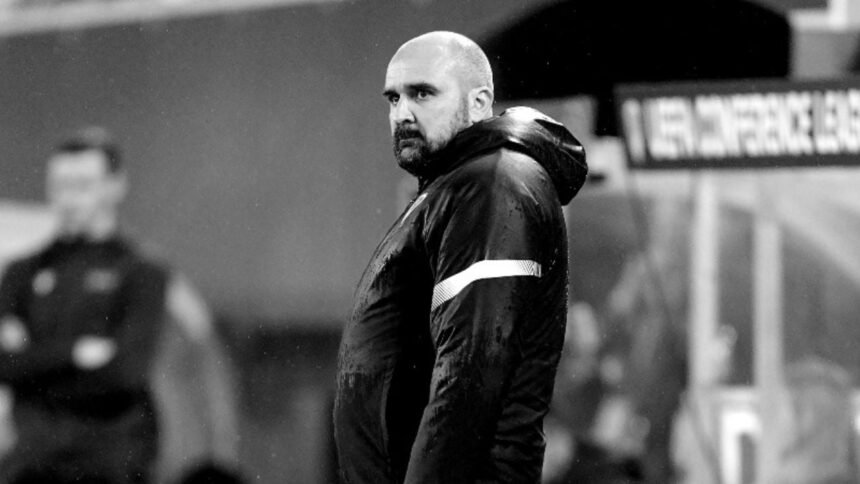 entrenador sufre infarto durante partido en serbia y fallece en