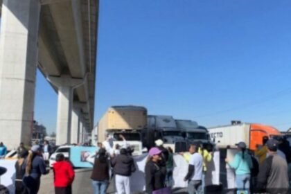 familiares de desaparecidos realizan bloqueo de mas de seis horas