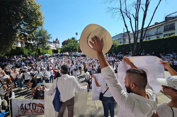 familias protestan en uruapan exigiendo paz y libertad este sabado
