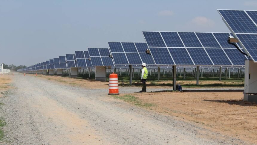 firma solar establece meta de 100 millones de dolares en
