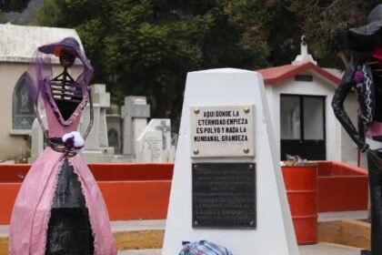 garantizan suministro de agua en panteones para el dia de