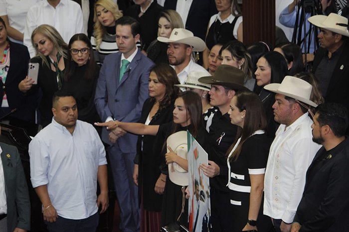 grecia quiroz demuestra preparacion y capacidad para liderar uruapan afirma