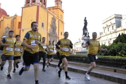 guanajuato capital participa en la carrera pasos que dejan huella
