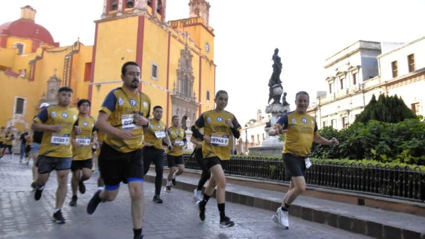 guanajuato capital participa en la carrera pasos que dejan huella