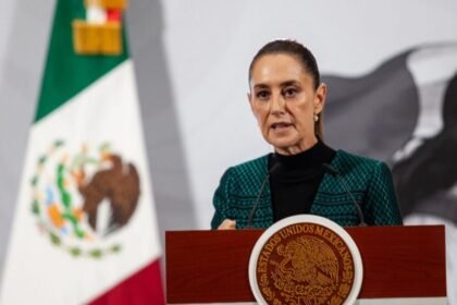 hombre acosa a la presidenta sheinbaum cerca de palacio nacional