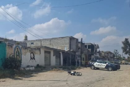 hombre y mujer son baleados en la colonia centro familiar