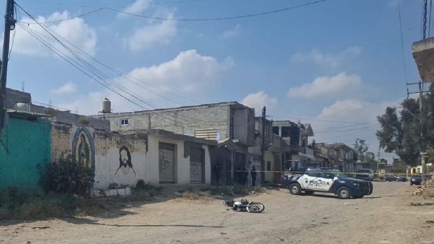 hombre y mujer son baleados en la colonia centro familiar