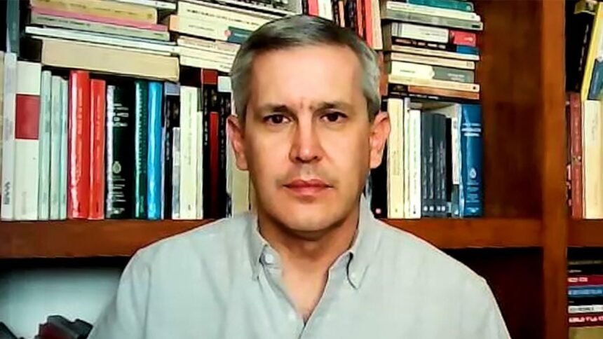 javier garza analiza el crimen que afecto las narrativas del