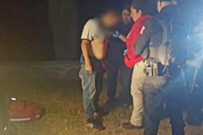 jornalero baleado por delincuentes busca asistencia en salon de fiestas