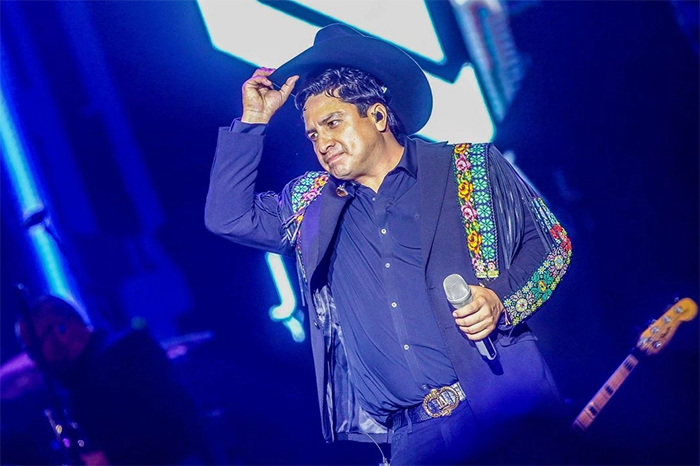 julion alvarez aclara que su piloto privado no fue detenido