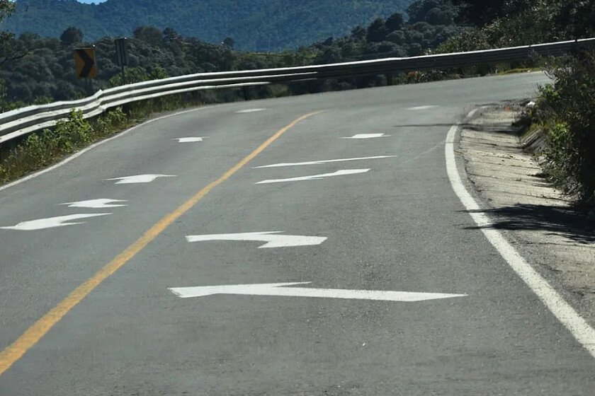 La carretera más peligrosa de México y su peligroso cambio de carril antes de la curva