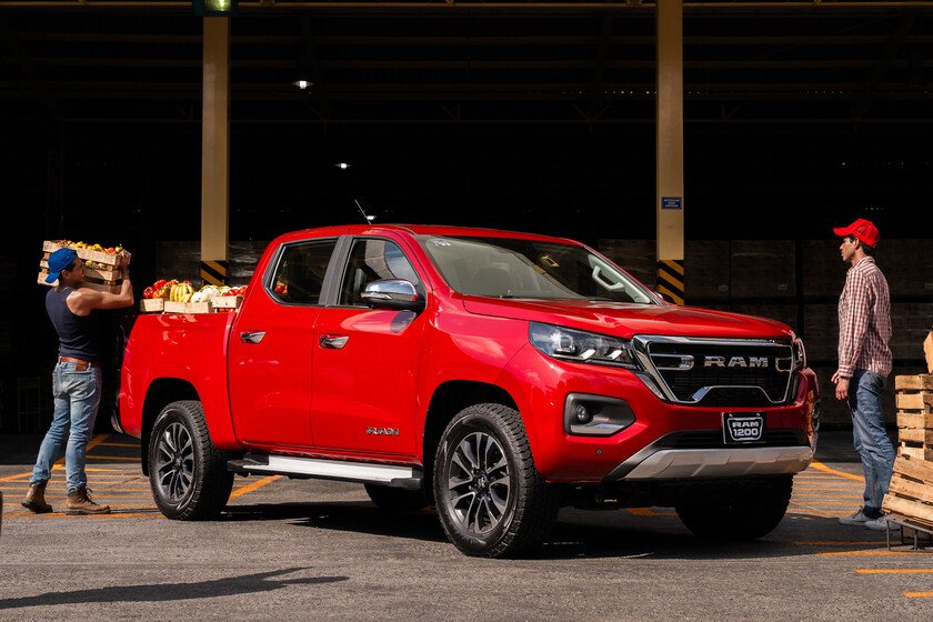 La pick-up presenta nuevas versiones y motor para competir con Nissan a un nuevo precio