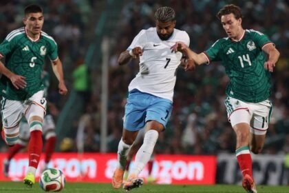 la seleccion mexicana muestra mejoria y empata con uruguay en