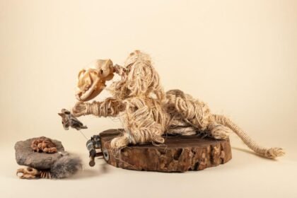 manuel orozco escultor de leon destaca por su arte misticismo