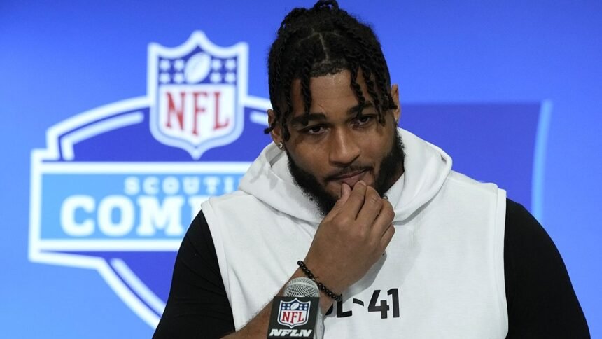 marshawn kneeland jugador de cowboys de 24 anos se quita