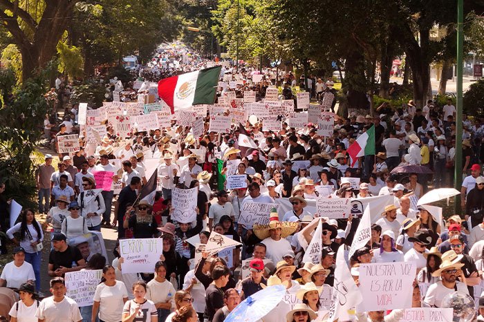 mas de 60 mil personas demandan justicia por carlos manzo