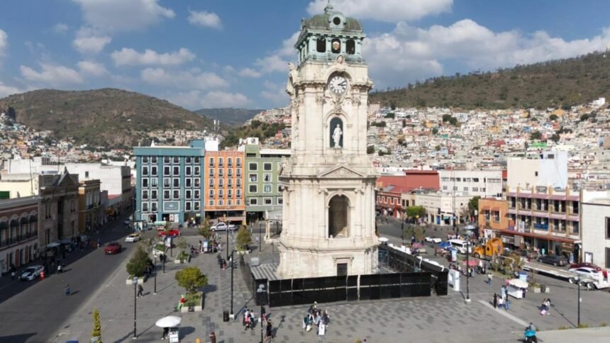 menchaca defiende vallas en el reloj para salvaguardar el patrimonio