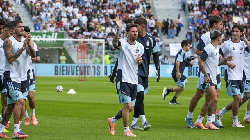 messi provoca gran efervescencia con mas de 20 mil aficionados