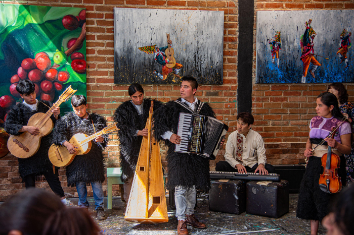 musicos tradicionales de etnias de chiapas rinden homenaje a santa