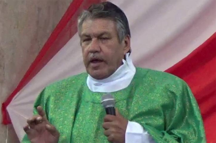 obispos de mexico condenan declaraciones violentas del padre pistolas contra