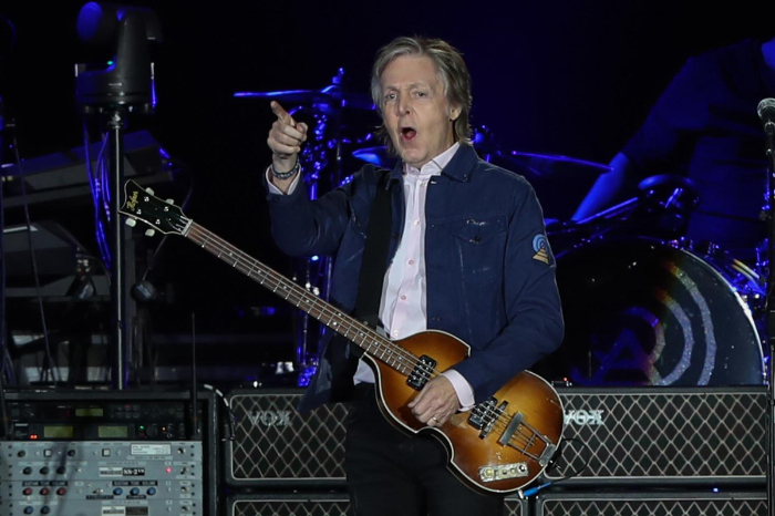 paul mccartney presenta una cancion como protesta contra la inteligencia