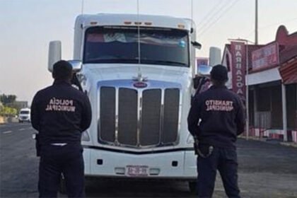 policias de tarimbaro recuperan tractocamion sustraido en operativo de seguridad