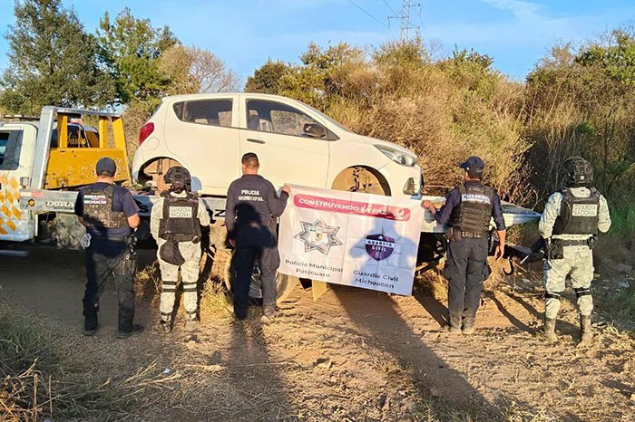 policias y militares recuperan un automovil robado en patzcuaro