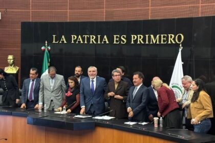 ricardo monreal y adan augusto lopez reconocen la marcha de