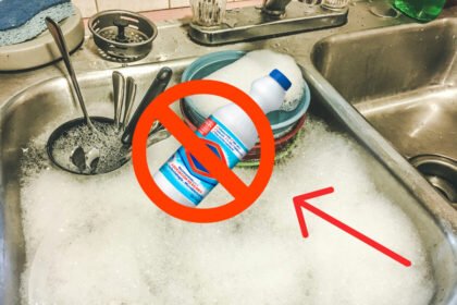 Riesgos de mezclar jabón para trastes con cloro según recomendaciones de expertos