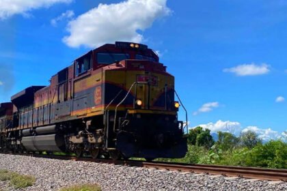 roban mercancia del tren en arteaga tras atravesar objetos en