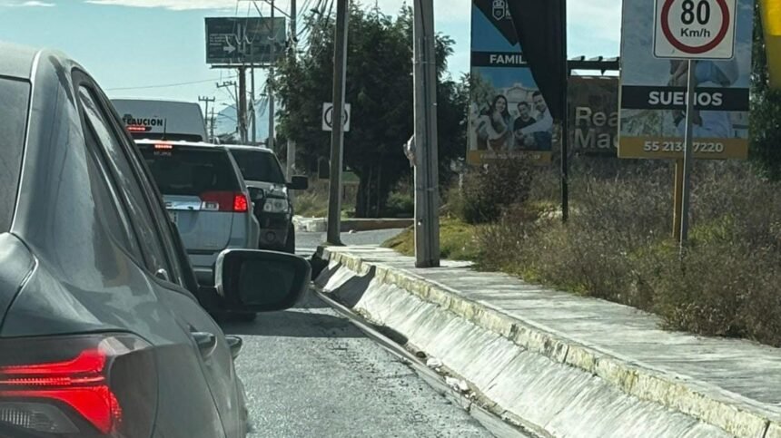 santa catarina en pachuca presenta atascos viales de 40 minutos