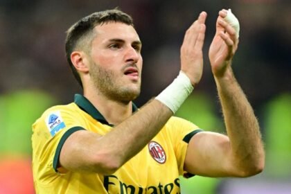 santiago gimenez delantero mexicano del milan confirma lesion en el