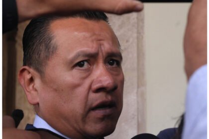 se mantiene la posibilidad de abordar el tema politico