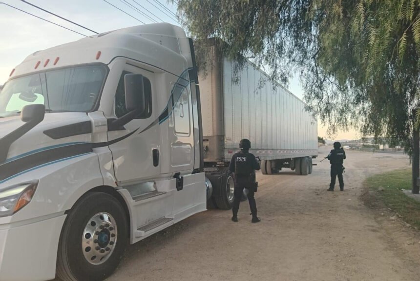 secretaria de seguridad y paz recupera tractocamion robado con mercancia