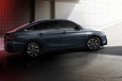 Sedán híbrido japonés en México: económico y con autonomía de hasta 972 km por tanque