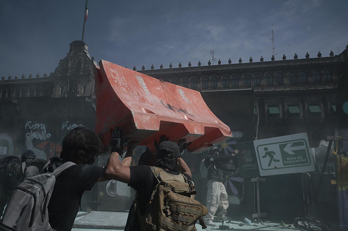 segob condena la violencia tras la manifestacion en el zocalo