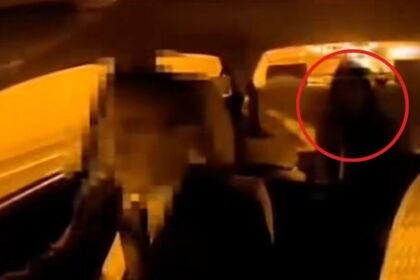 Taxista experimenta un momento aterrador al encontrar un fantasma en el asiento trasero