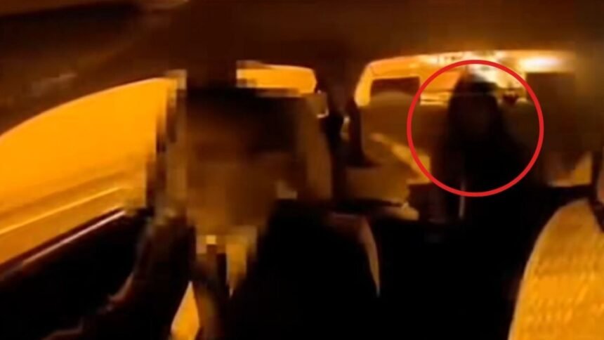 Taxista experimenta un momento aterrador al encontrar un fantasma en el asiento trasero