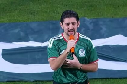 tony mils nieto de carlos slim interpreta el himno nacional