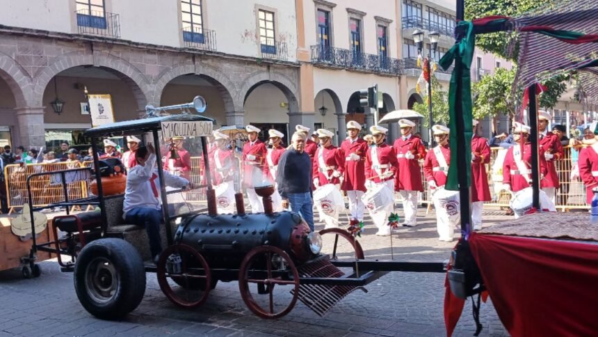 treinta mil personas asisten al desfile de la revolucion mexicana