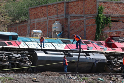 tren de carga se descarrila e incendia en hidalgo un