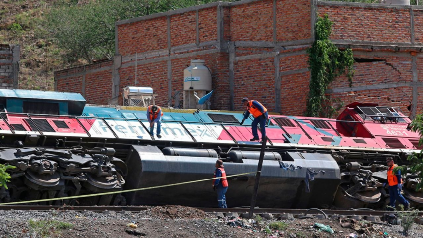 tren de carga se descarrila e incendia en hidalgo un