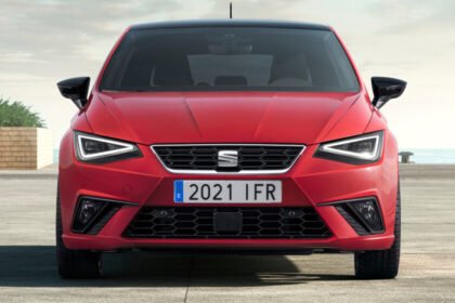 Tres versiones y dos opciones de motor para el hatchback español disponible en el mercado