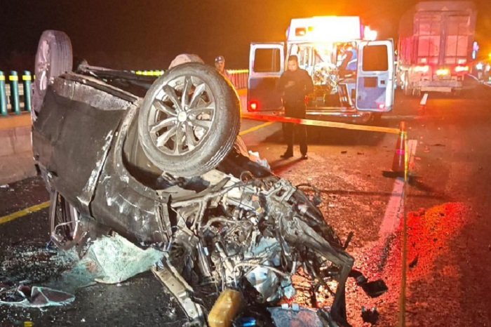 un fallecido y una mujer herida en volcadura en la