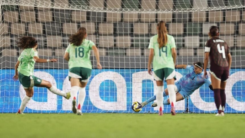 valentina murrieta ataja tres penaltis a italia y clasifica a