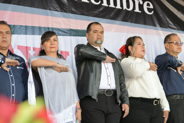 victor vazquez lidera la conmemoracion de la revolucion mexicana en